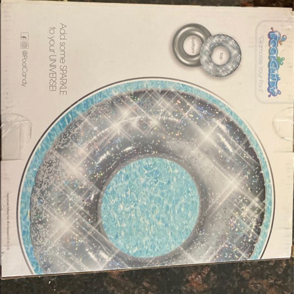 Pool floaty - Picture 2 of 2